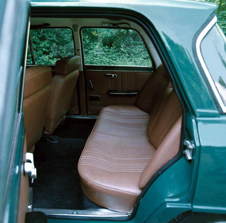 Интерьер Alfa Romeo Giulia Nuova Super Diesel (115.40) 1976 года  (фото 11 из 13)